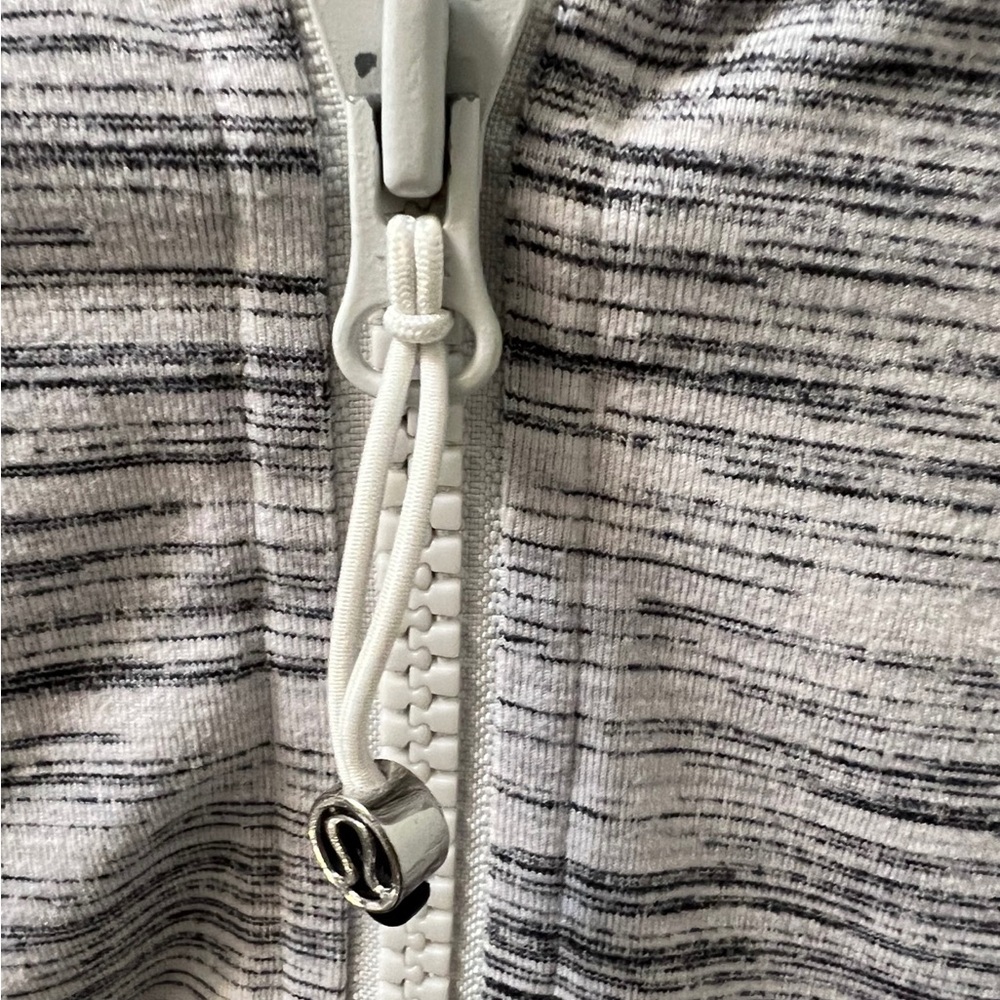 Lululemon Like New Define Jacket Size 6 - image 6